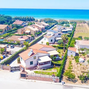Vacanze Mare Nostrum - In Front Of The With Pool Ferienhaus Campofelice Di Roccella
